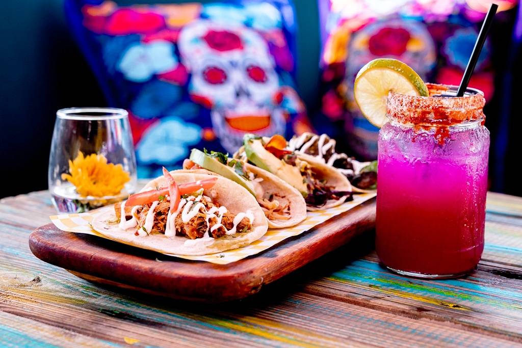 La Mexicana Taco Bar | restaurant | 2430 NE 13th Ave, Wilton Manors, FL 33305, USA | 7547015977 OR +1 754-701-5977