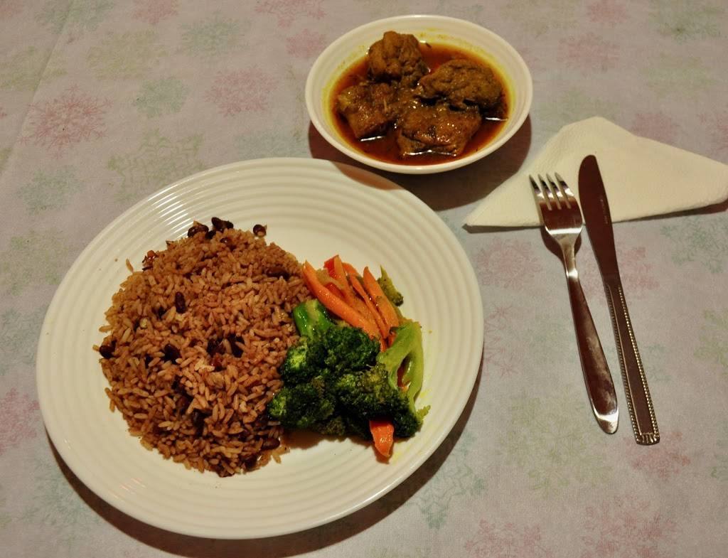 Jenivieves | restaurant | 220-25 Jamaica Ave, Queens Village, NY 11428, USA | 7187495292 OR +1 718-749-5292