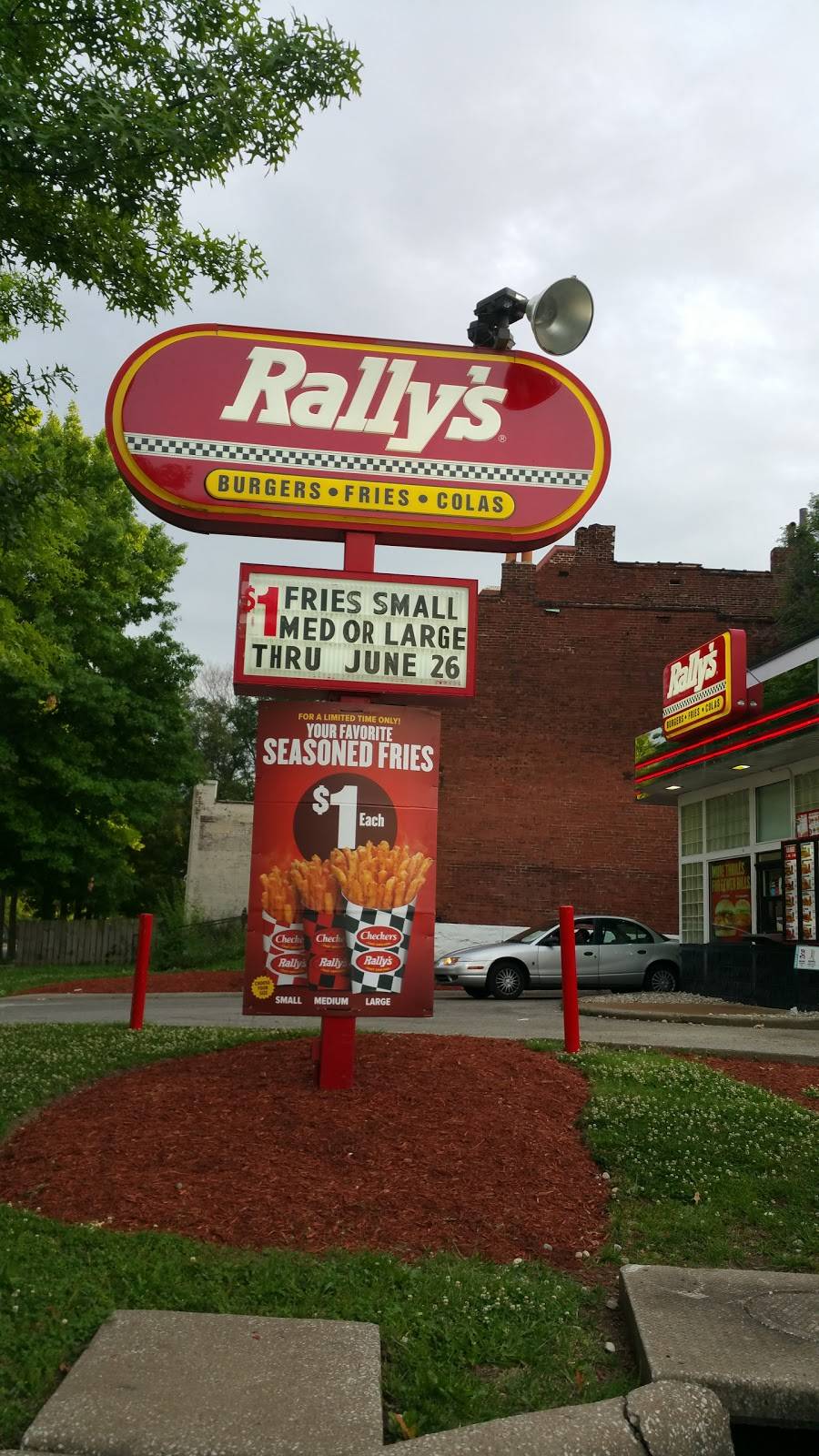 Rallys | restaurant | 2807 S Jefferson Ave, St. Louis, MO 63118, USA | 3147732066 OR +1 314-773-2066