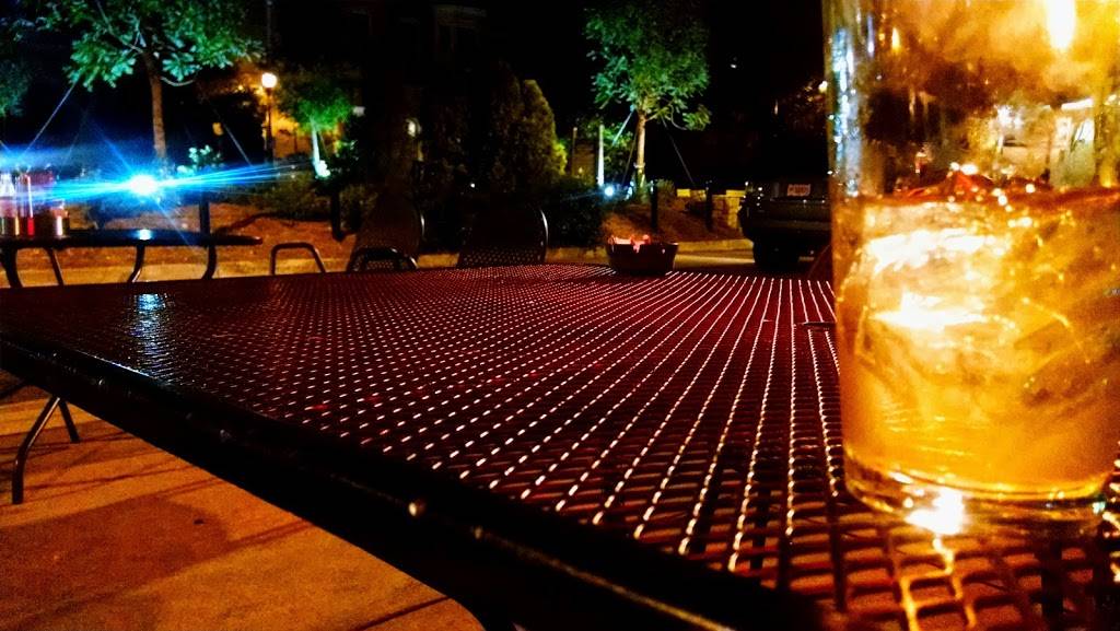 Vickerys Bar & Grill - Glenwood Park | restaurant | 933 Garrett St #101, Atlanta, GA 30316, USA | 4046278818 OR +1 404-627-8818