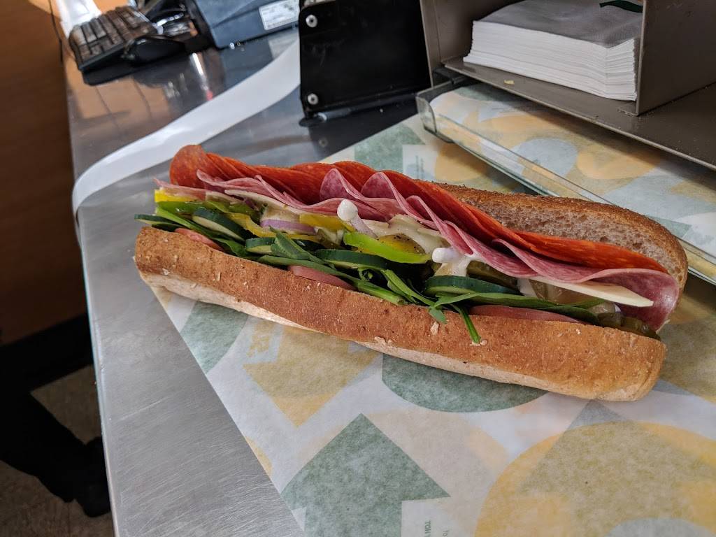 Subway | meal takeaway | 130 N Fairfield Rd Suite 100, Layton, UT 84041, USA | 8014443292 OR +1 801-444-3292