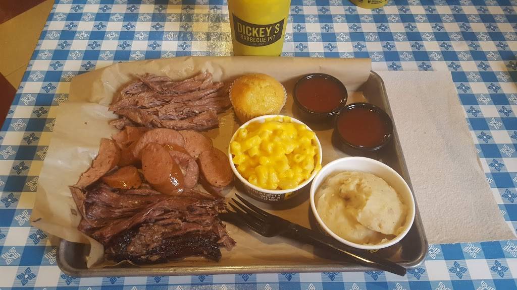 Dickeys Barbecue Pit | restaurant | 445 E Chicago St, Coldwater, MI 49036, USA | 5172782330 OR +1 517-278-2330