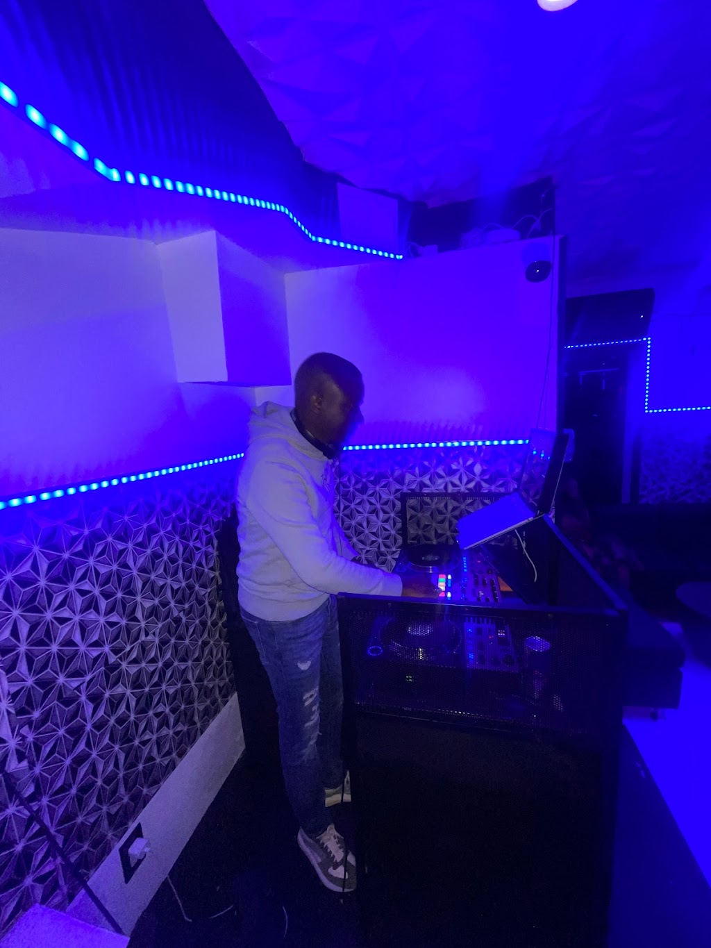 The Platinium Restaurant | restaurant | 9329 Liberty Rd, Randallstown, MD 21133, USA | 4107018002 OR +1 410-701-8002