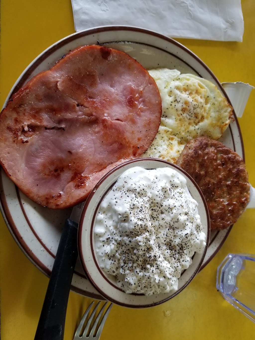 Brawleys Restaurant | cafe | 7848 E Wrightstown Rd, Tucson, AZ 85715, USA | 5207225571 OR +1 520-722-5571