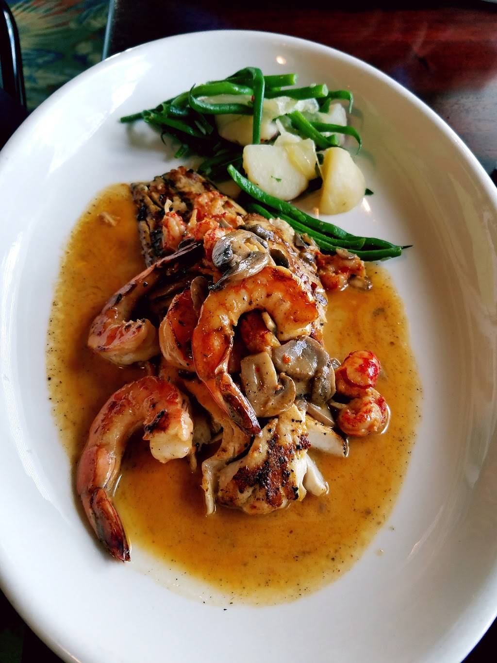 Pappas Seafood House | restaurant | 6945, I-45, Houston, TX 77087, USA | 7136410318 OR +1 713-641-0318