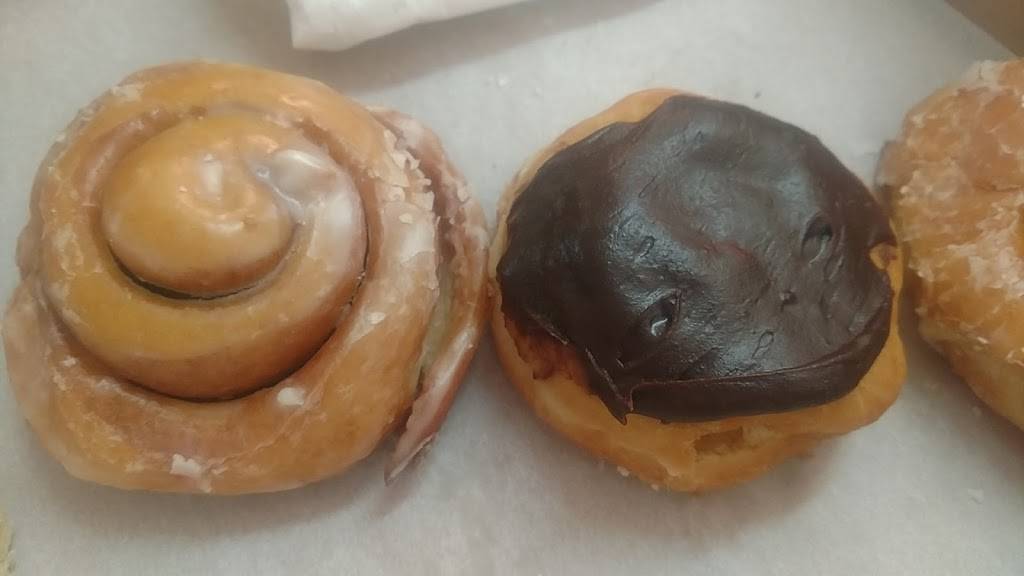 Carls Bakery & Restaurant | bakery | 819 E Camp St, East Peoria, IL 61611, USA | 3096997275 OR +1 309-699-7275