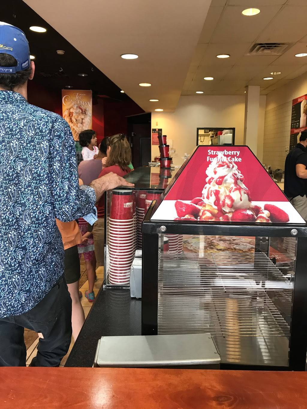 Cold Stone Creamery | bakery | 205 Maple Ave E, Vienna, VA 22180, USA | 7032811940 OR +1 703-281-1940