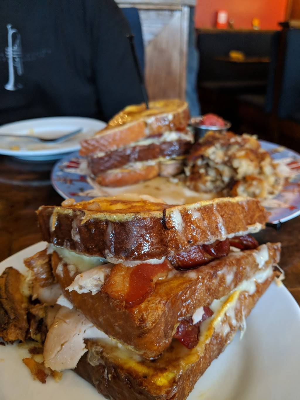 The Outpost American Tavern | restaurant | 1032 Riverside Ave, Baltimore, MD 21230, USA | 4433889113 OR +1 443-388-9113