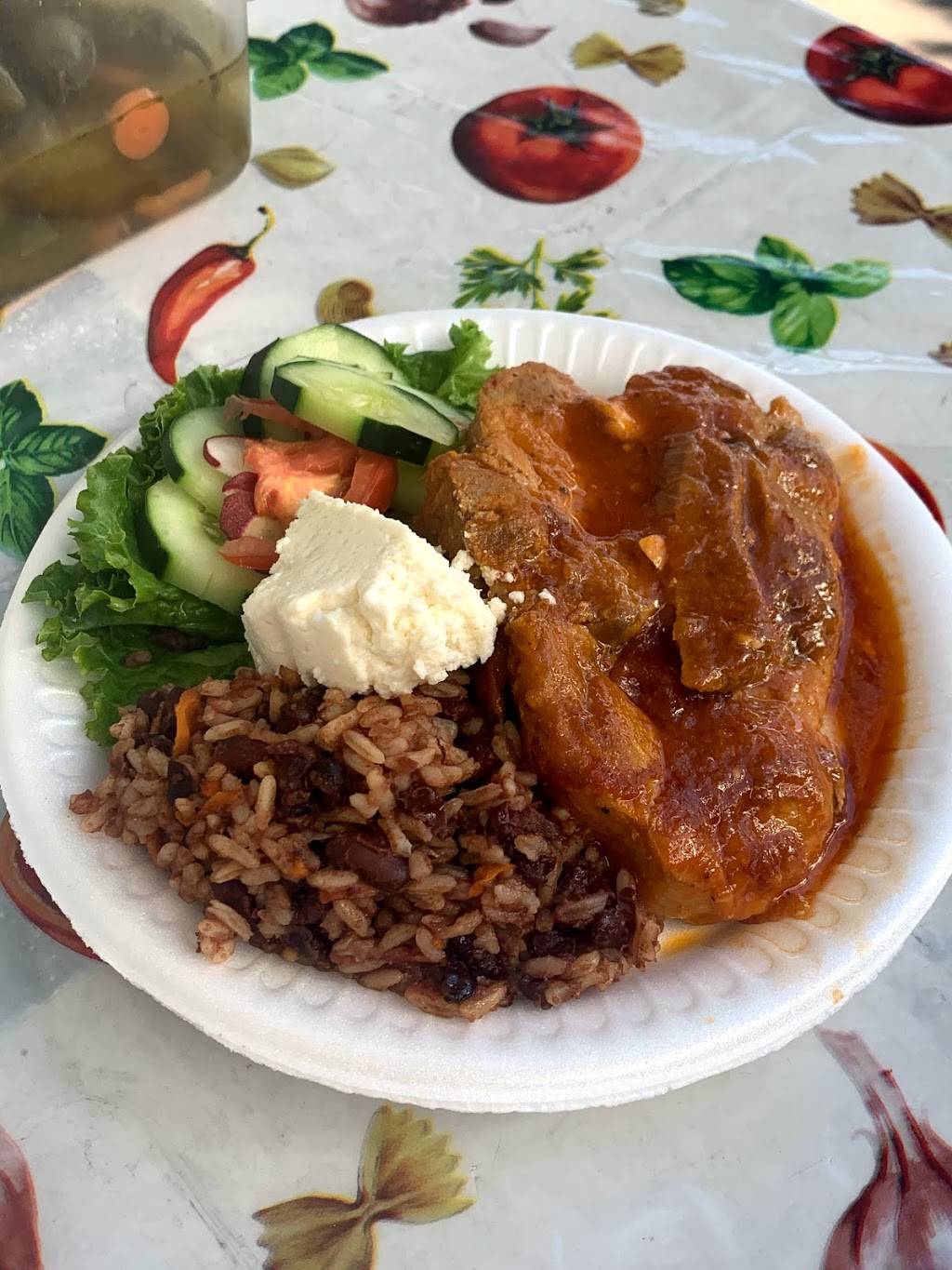 Rhina’s pupusas | restaurant | 1842 Arlington Ave, Los Angeles, CA 90019, USA | 3235347710 OR +1 323-534-7710