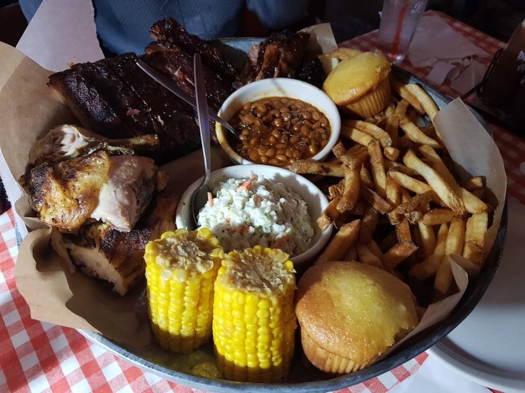 Famous Daves Bar-B-Que | restaurant | 5665 Bay Rd, Saginaw, MI 48604, USA | 9897977675 OR +1 989-797-7675