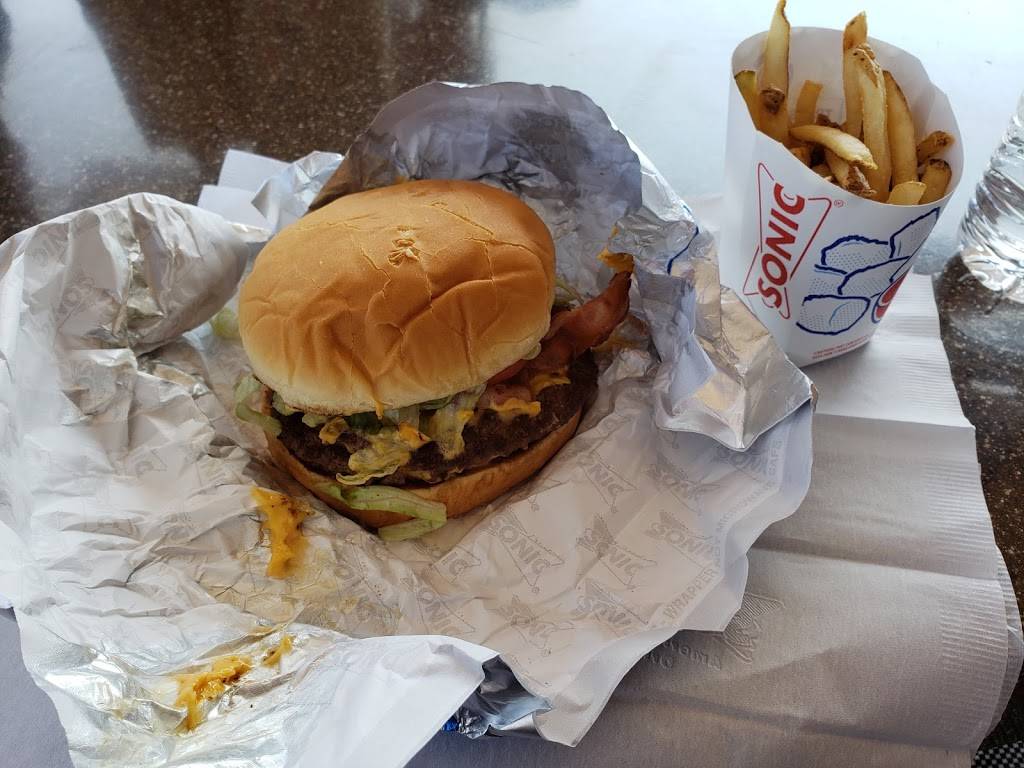 Sonic Drive-In | restaurant | 6921 Cameron Blvd, Gilroy, CA 95020, USA | 4088466400 OR +1 408-846-6400