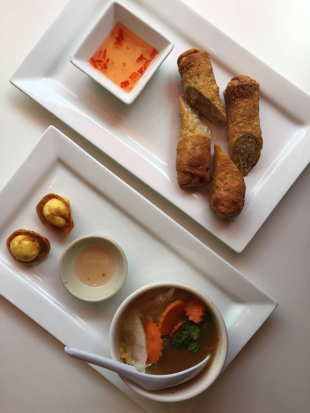 tom yum cafe | restaurant | 608 W Barry Ave, Chicago, IL 60657, USA | 7732705646 OR +1 773-270-5646