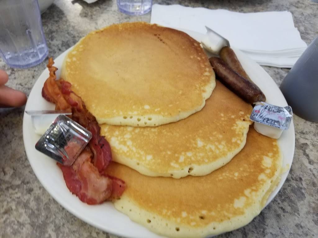 Leons Family Dining | restaurant | 28904 W Seven Mile Rd, Livonia, MI 48152, USA | 2484787811 OR +1 248-478-7811