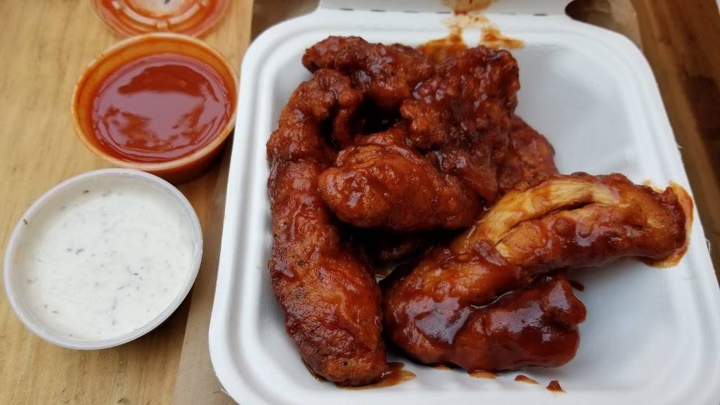 Toxic Wings & Fries | restaurant | 943 River Rd, Eugene, OR 97404, USA | 5416899464 OR +1 541-689-9464