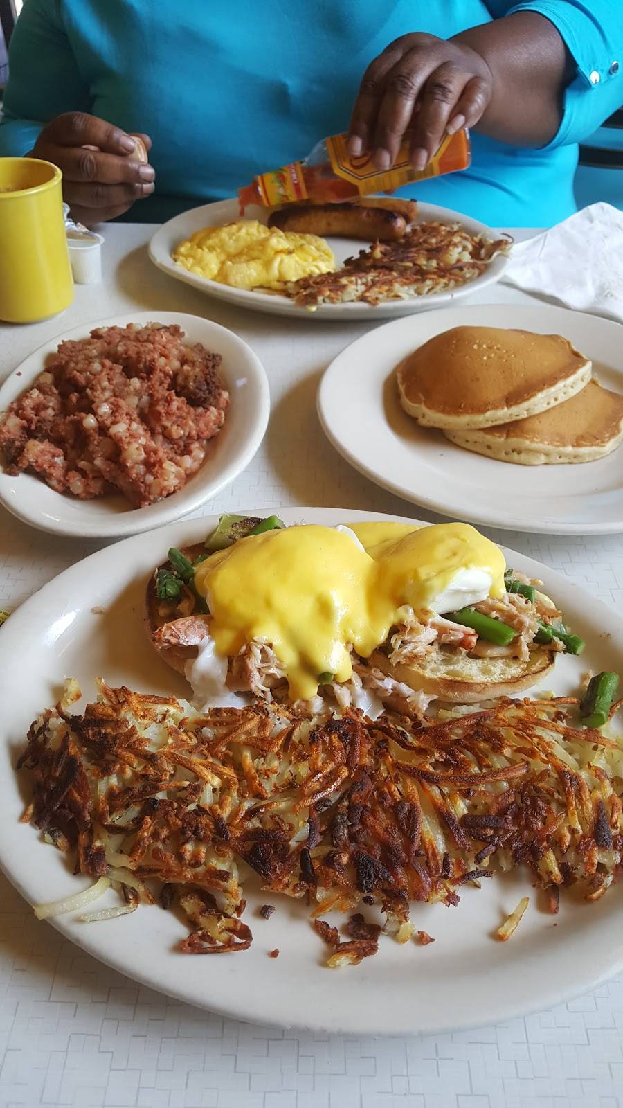 The Breakfast Joynt | restaurant | 10101 E Bell Rd #107, Scottsdale, AZ 85260, USA | 4804435324 OR +1 480-443-5324