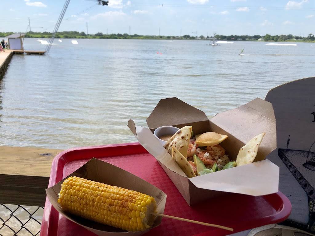 Tantrums Lakeside Grill | restaurant | 330 Denton Ave, Auburndale, FL 33823, USA | 8638753974 OR +1 863-875-3974