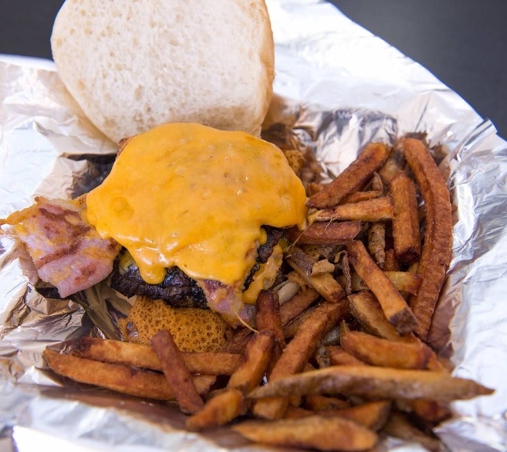 Lets Eat | restaurant | 140 Hadati Rd, Guelph, ON N1E 6N3, Canada | 5197634449 OR +1 519-763-4449