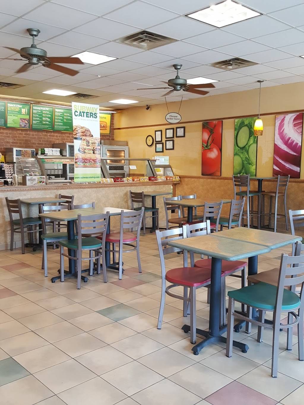 Subway | restaurant | 131 E Sunset Dr, Waukesha, WI 53189, USA | 2625219002 OR +1 262-521-9002