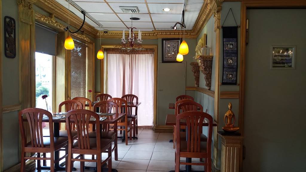 Chada Thai Bistro | restaurant | 96 W Old Country Rd, Hicksville, NY 11801, USA | 5169340717 OR +1 516-934-0717