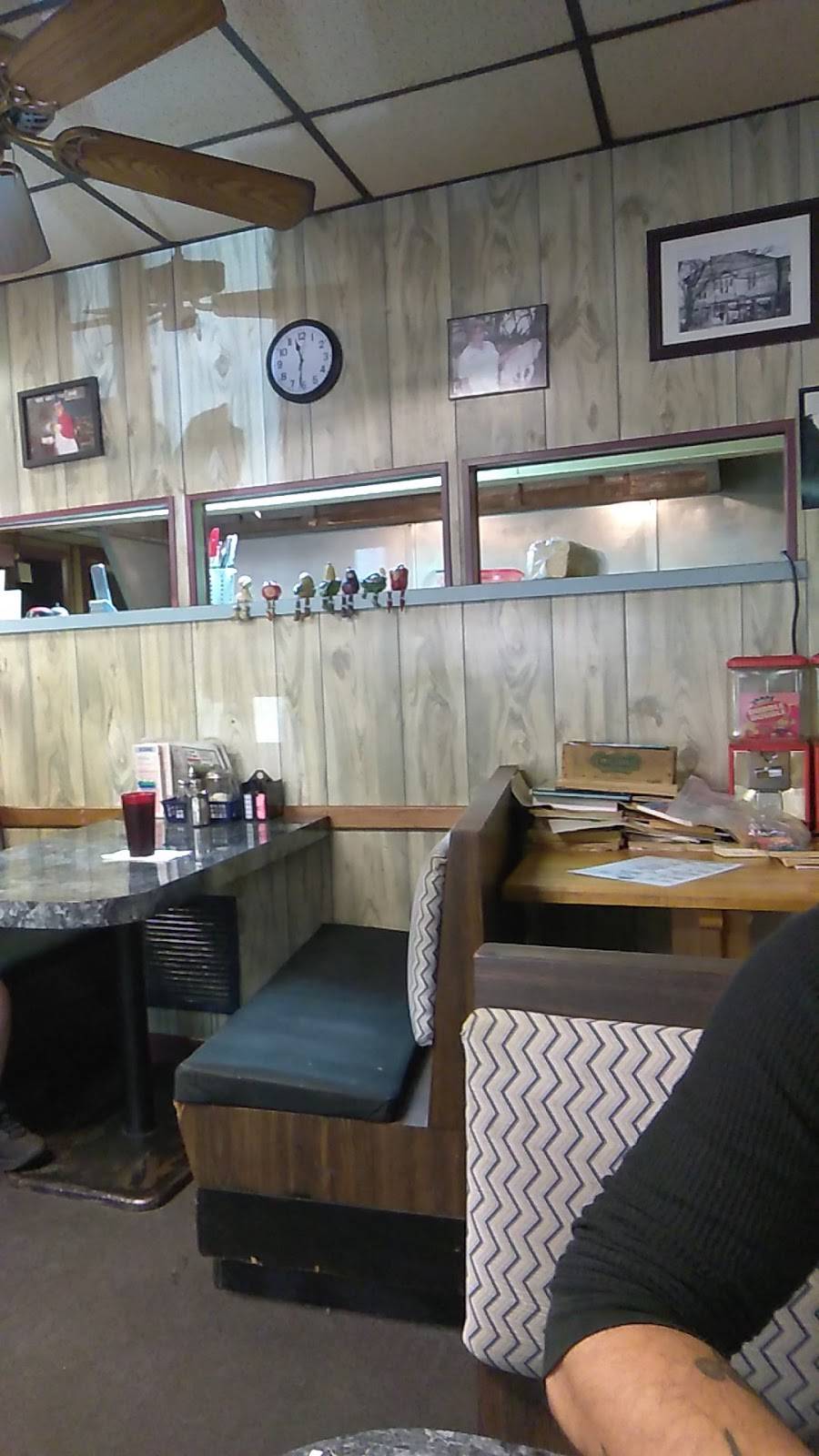 Phenix Square | restaurant | 9 Pleasant St, West Warwick, RI 02893, USA | 4018288110 OR +1 401-828-8110