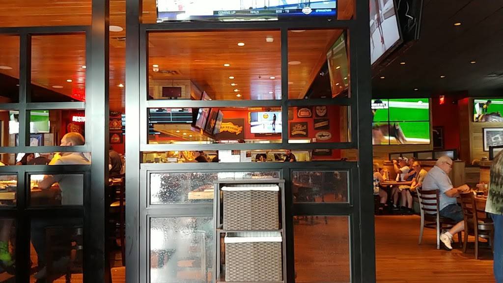 Chilis Grill & Bar | meal takeaway | 8180 Laura Ln, Davenport, FL 33896, USA | 4073962180 OR +1 407-396-2180