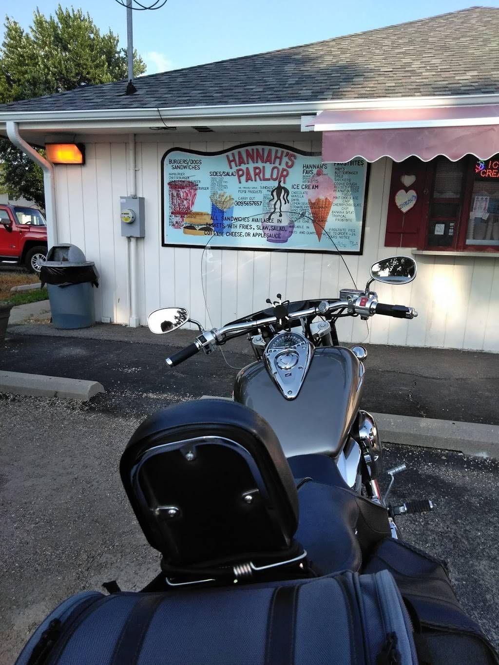 Hannahs Parlor | restaurant | 12521 W Farmington Rd, Hanna City, IL 61536, USA | 3095657657 OR +1 309-565-7657