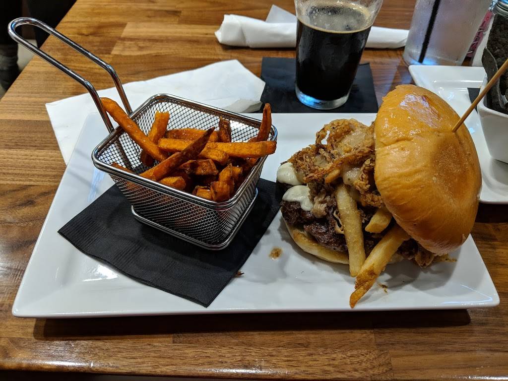 Muck & Fuss Craft Beer and Burger Bar | restaurant | 295 E San Antonio St, New Braunfels, TX 78130, USA | 8302557055 OR +1 830-255-7055