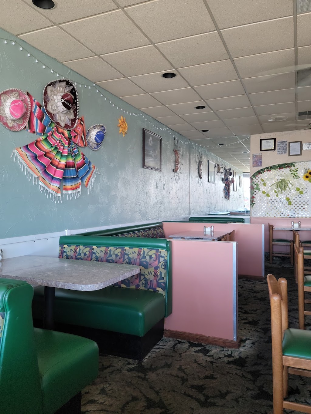 CHICHOS | restaurant | 21510 Bear Valley Rd Ste L1-3B, Apple Valley, CA 92308, USA | 7608107341 OR +1 760-810-7341