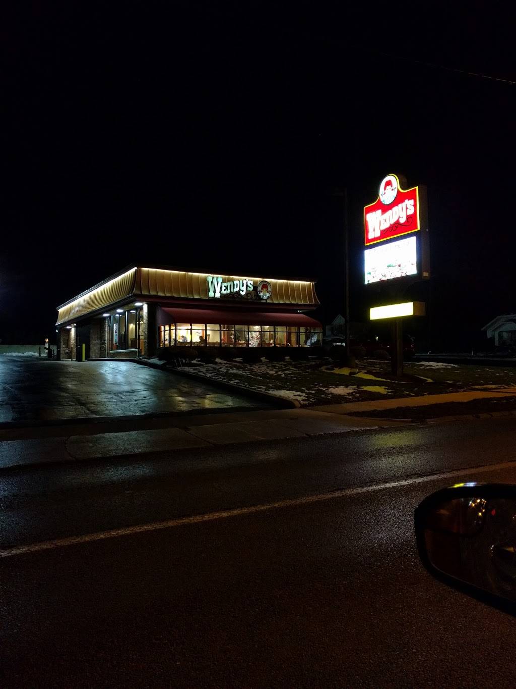 Wendys | restaurant | 1104 N County Line St, Fostoria, OH 44830, USA | 4194356485 OR +1 419-435-6485
