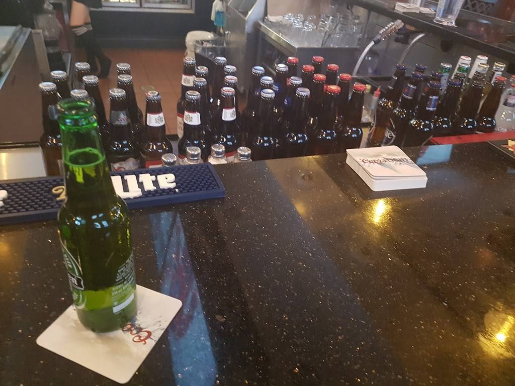 Hoops Sports Bar & Grill | restaurant | 4207 Keele St, North York, ON M3J 3T8, Canada | 4166614667 OR +1 416-661-4667