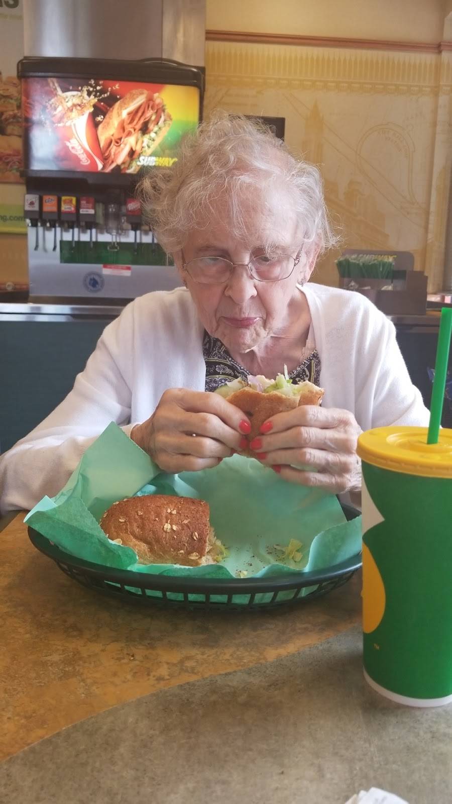 Subway | restaurant | 400 Market St, Chapel Hill, NC 27516, USA | 9199295584 OR +1 919-929-5584