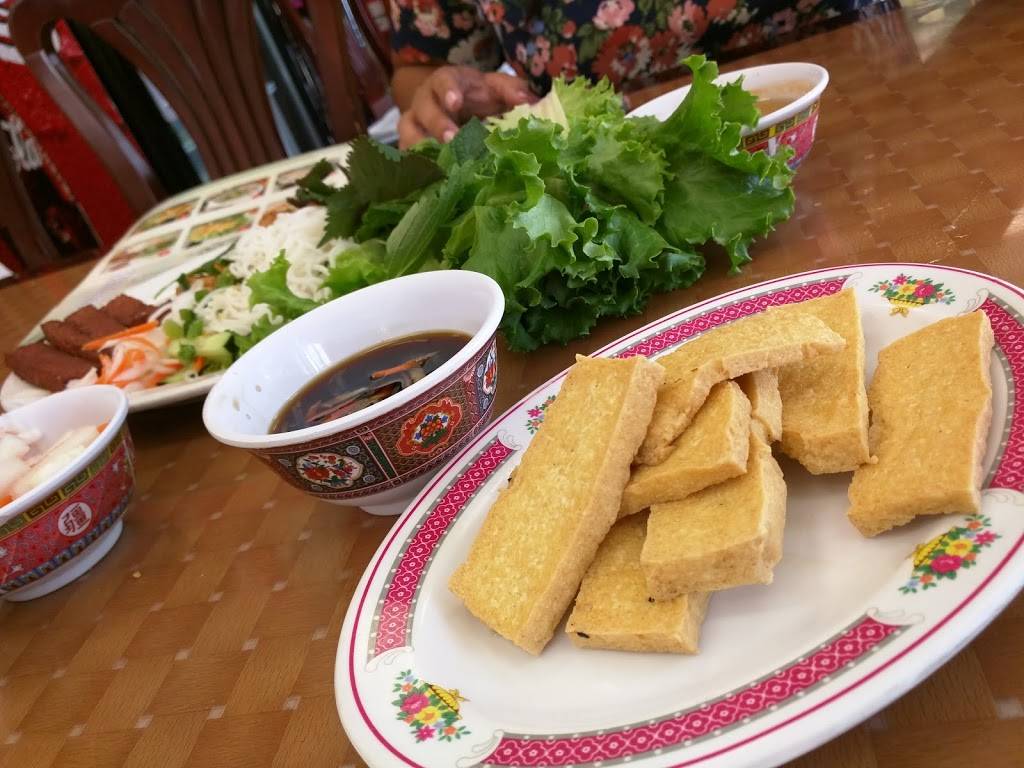 Pho Broadway | restaurant | 942 N Broadway #102, Los Angeles, CA 90012, USA | 2135722507 OR +1 213-572-2507