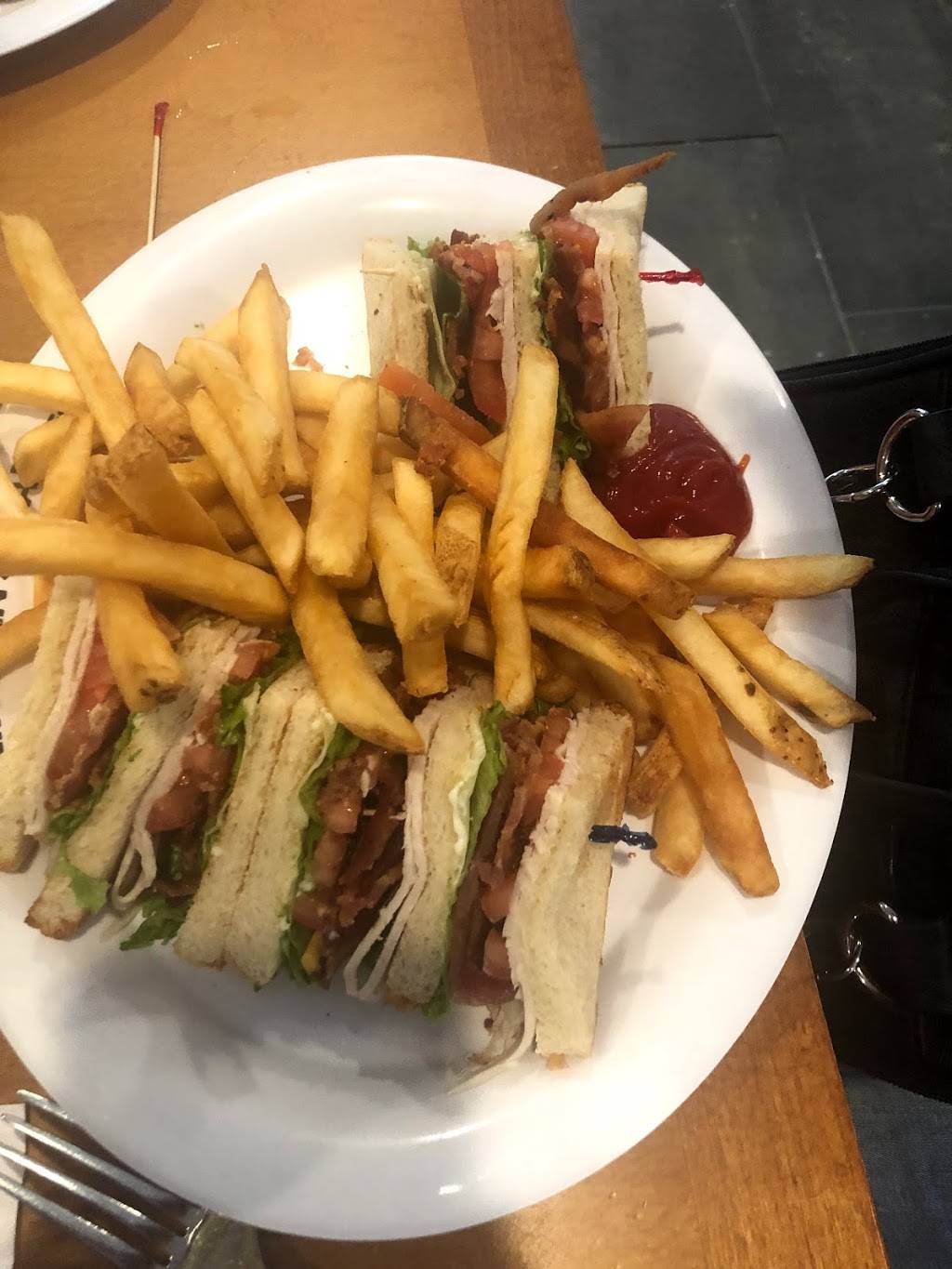 Lincoln Square Pancake House | restaurant | 901 E Broadway St, Fortville, IN 46040, USA | 3177474910 OR +1 317-747-4910