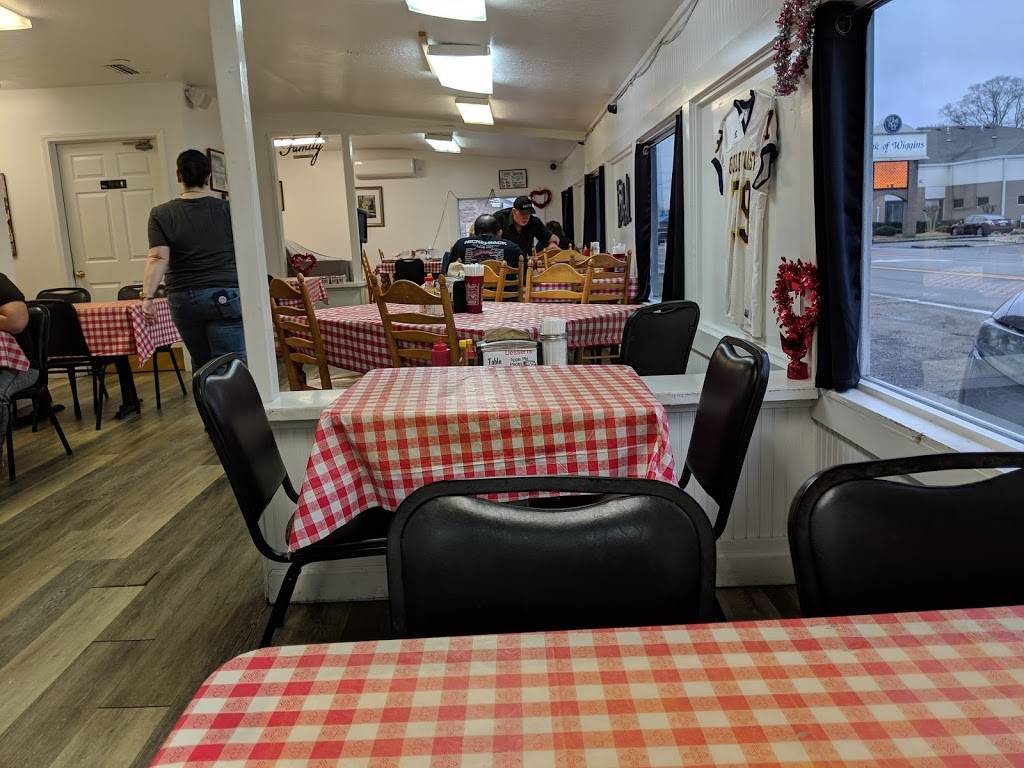 Whistle Stop Cafe | restaurant | 127 S Magnolia Dr, Wiggins, MS 39577, USA | 6015285588 OR +1 601-528-5588