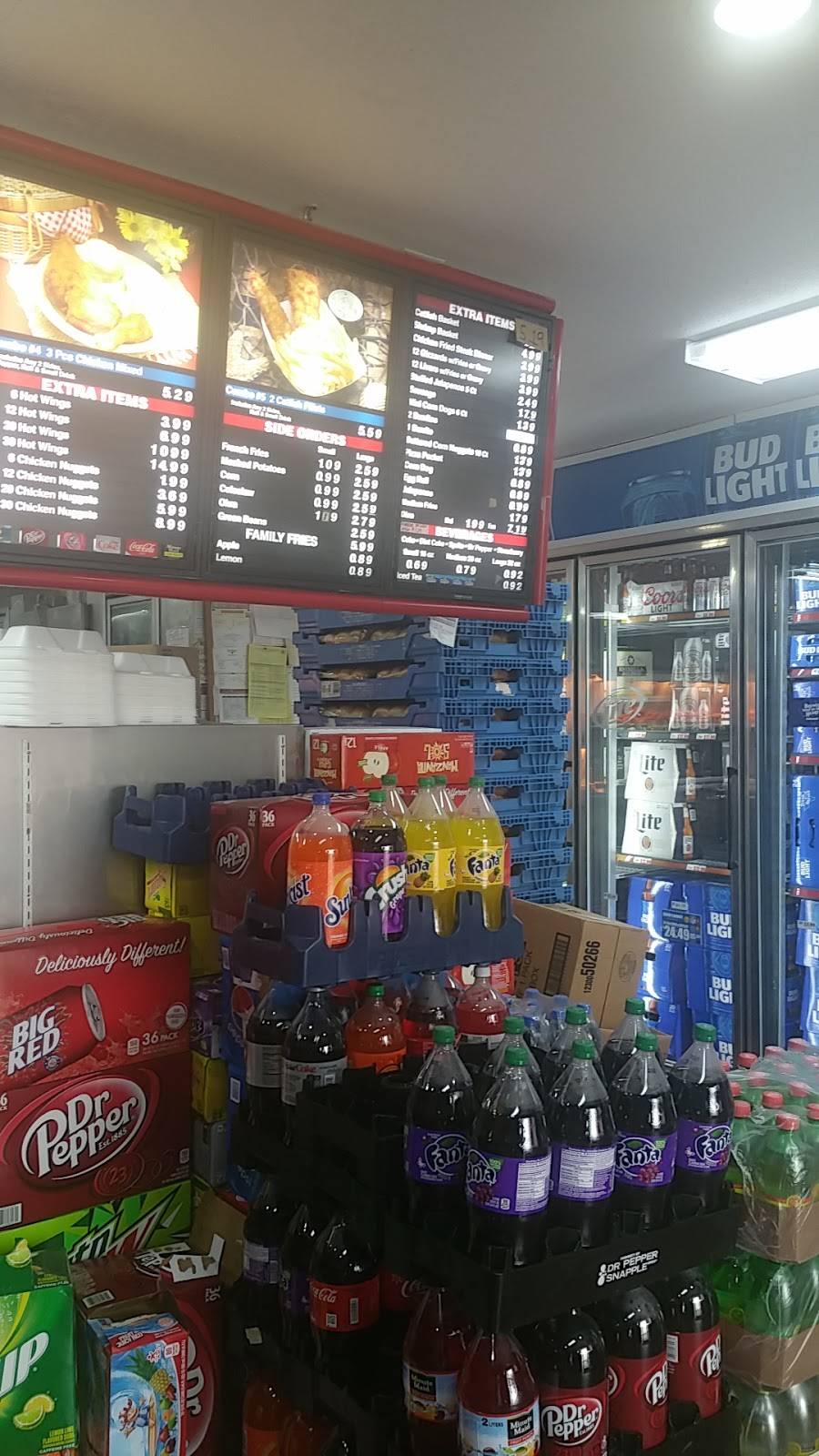 Lisas Chicken | restaurant | 3770 Hemphill St #5260, Fort Worth, TX 76110, USA | 8174209933 OR +1 817-420-9933