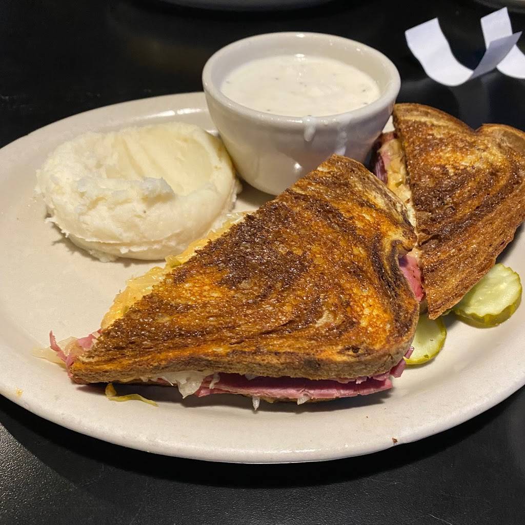 Big Red Restaurant & Sports Bar Lincoln East | restaurant | 8933 Andermatt Dr, Lincoln, NE 68526, USA | 4024050420 OR +1 402-405-0420