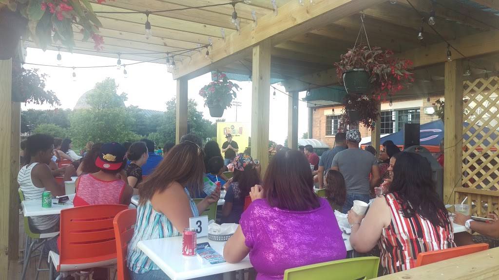 Del Campos Tacos | restaurant | 1300 S Linn White Dr, Chicago, IL 60605, USA | 7734575492 OR +1 773-457-5492