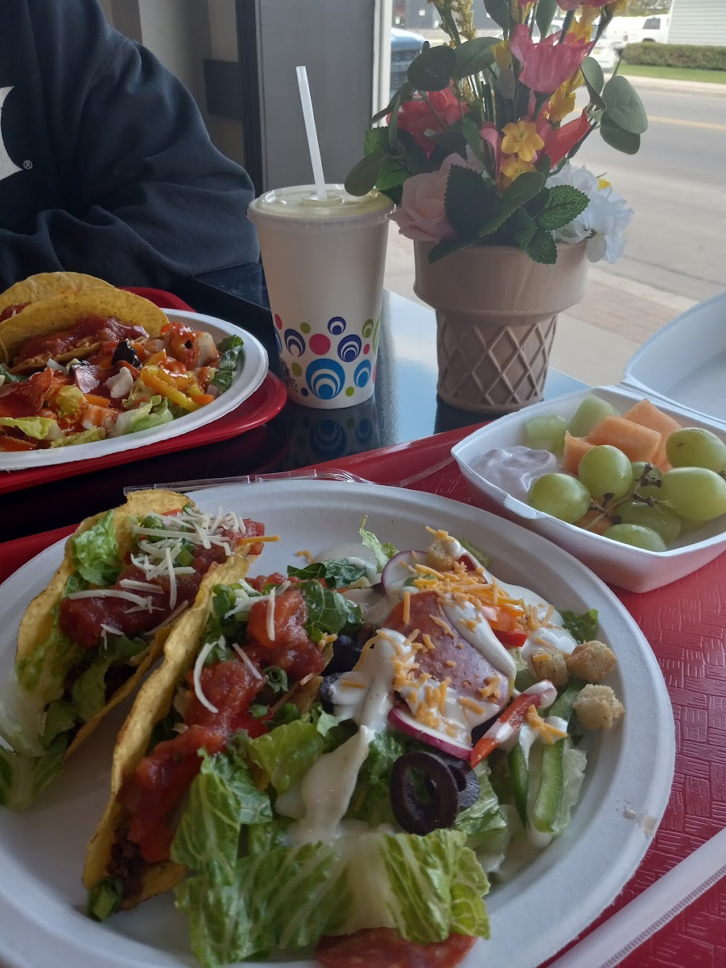 Scoops - Cheboygan | restaurant | 106 S Main St, Cheboygan, MI 49721, USA | 2314200529 OR +1 231-420-0529