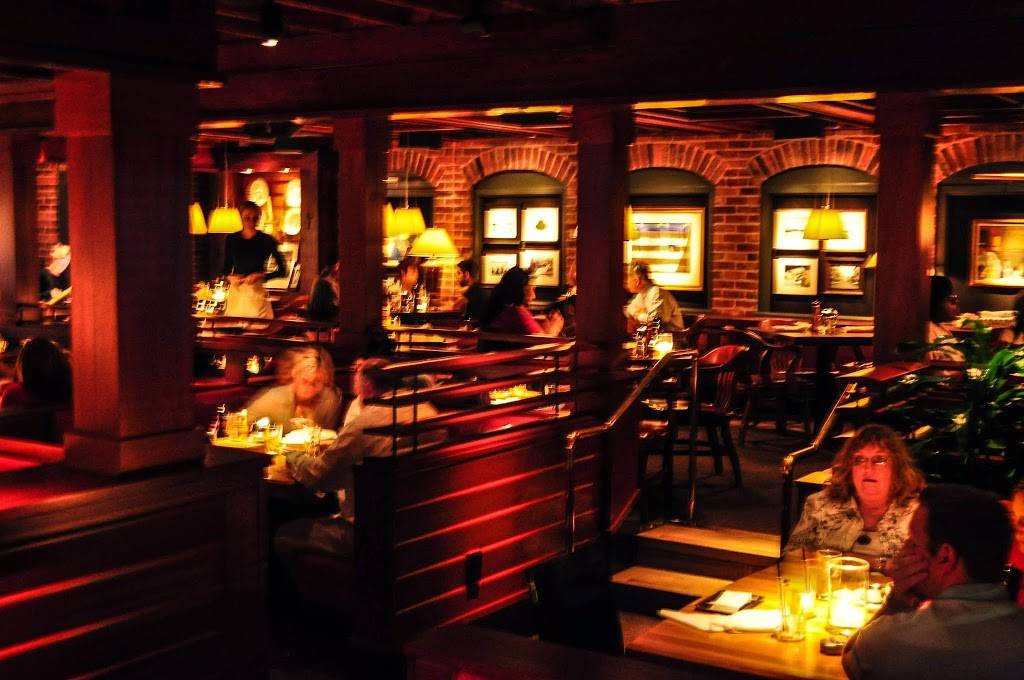 Houstons | restaurant | 5000 Poplar Ave, Memphis, TN 38117, USA | 9016830915 OR +1 901-683-0915