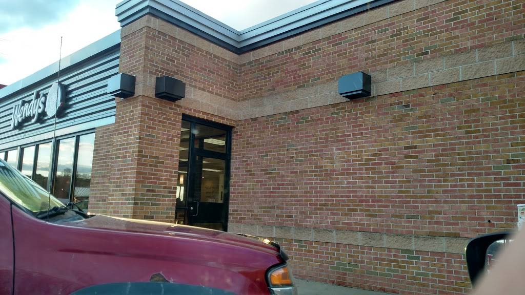Wendys | restaurant | 1705 Jared St, Uhrichsville, OH 44683, USA | 7409222196 OR +1 740-922-2196