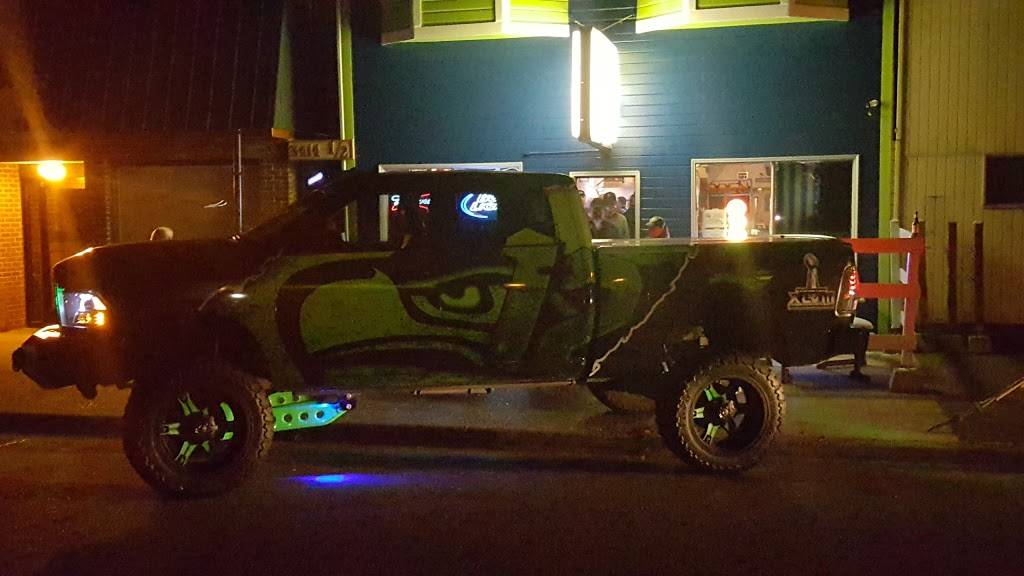 The Lighthouse Saloon | restaurant | 3414 Everett Ave, Everett, WA 98201, USA | 4252522854 OR +1 425-252-2854