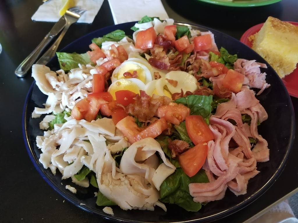 Dinghys Restaurant & Bar | restaurant | 415 Main St, Frankfort, MI 49635, USA | 2313524702 OR +1 231-352-4702