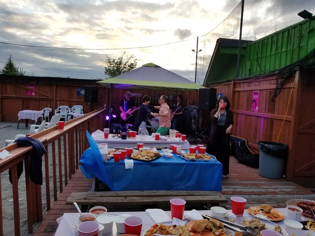 Just Left Pub & Grill | restaurant | 4308 198th St SW, Lynnwood, WA 98036, USA | 4257767379 OR +1 425-776-7379