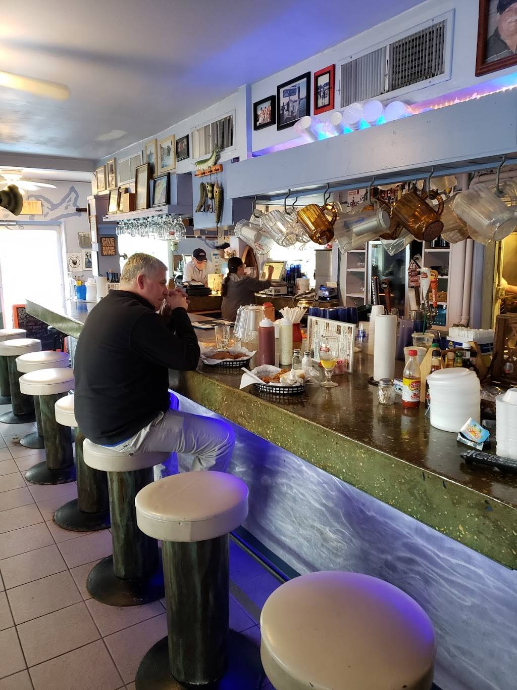 Dockside Daves | restaurant | 14701 Gulf Blvd, Madeira Beach, FL 33708, USA | 7273929399 OR +1 727-392-9399