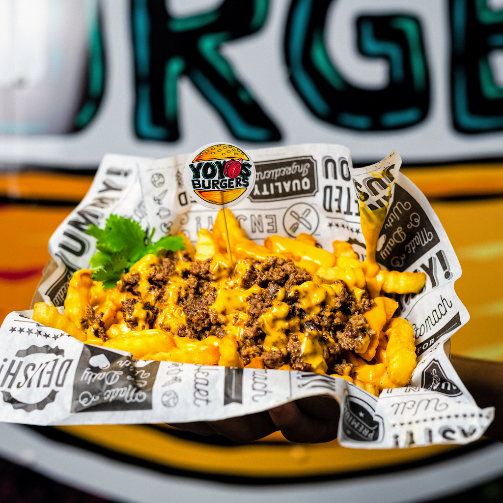 Yoyos Burgers | restaurant | 16090 SW 184th St, Miami, FL 33187, USA | 3059647845 OR +1 305-964-7845