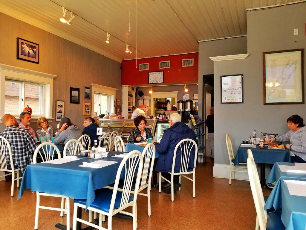 Lolas Bakery & Restaurant | bakery | 306 S 3rd Ave, Sturgeon Bay, WI 54235, USA | 9204735055 OR +1 920-473-5055