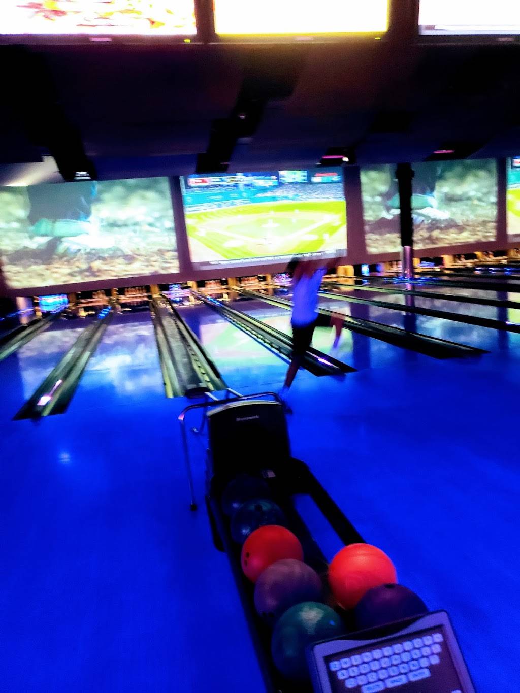 Frank Theatres CineBowl & Grille at Delray Beach | restaurant | 14775 Lyons Rd, Delray Beach, FL 33446, USA | 5618659487 OR +1 561-865-9487