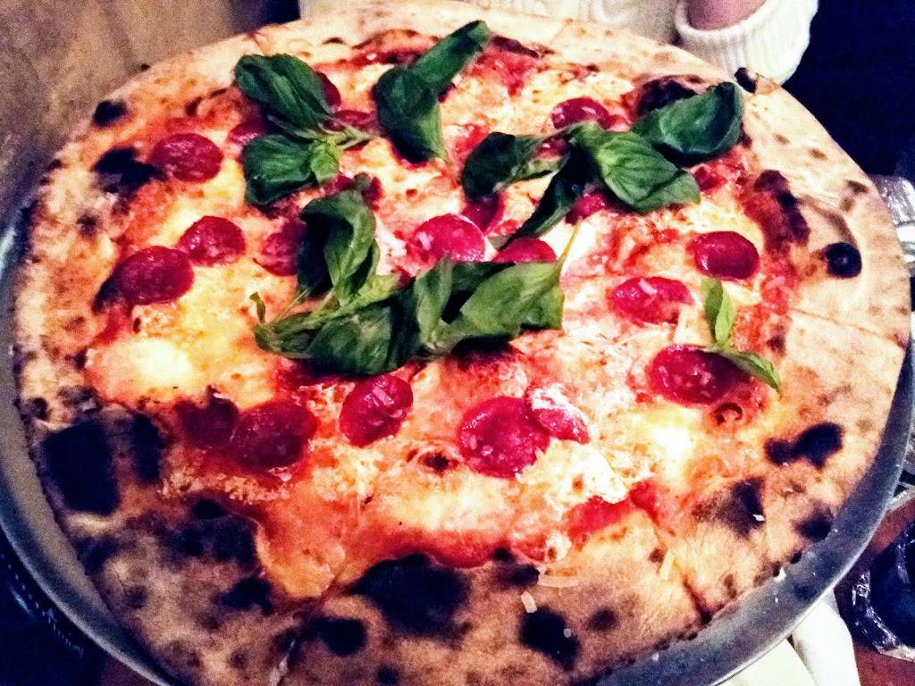 Lucali | restaurant | 575 Henry St, Brooklyn, NY 11231, USA | 7188584086 OR +1 718-858-4086