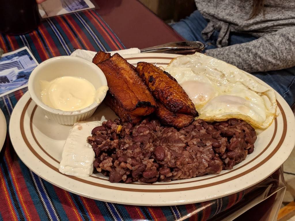 Totis Pupuseria | restaurant | 306 E 7th St, Hanford, CA 93230, USA | 5595829163 OR +1 559-582-9163