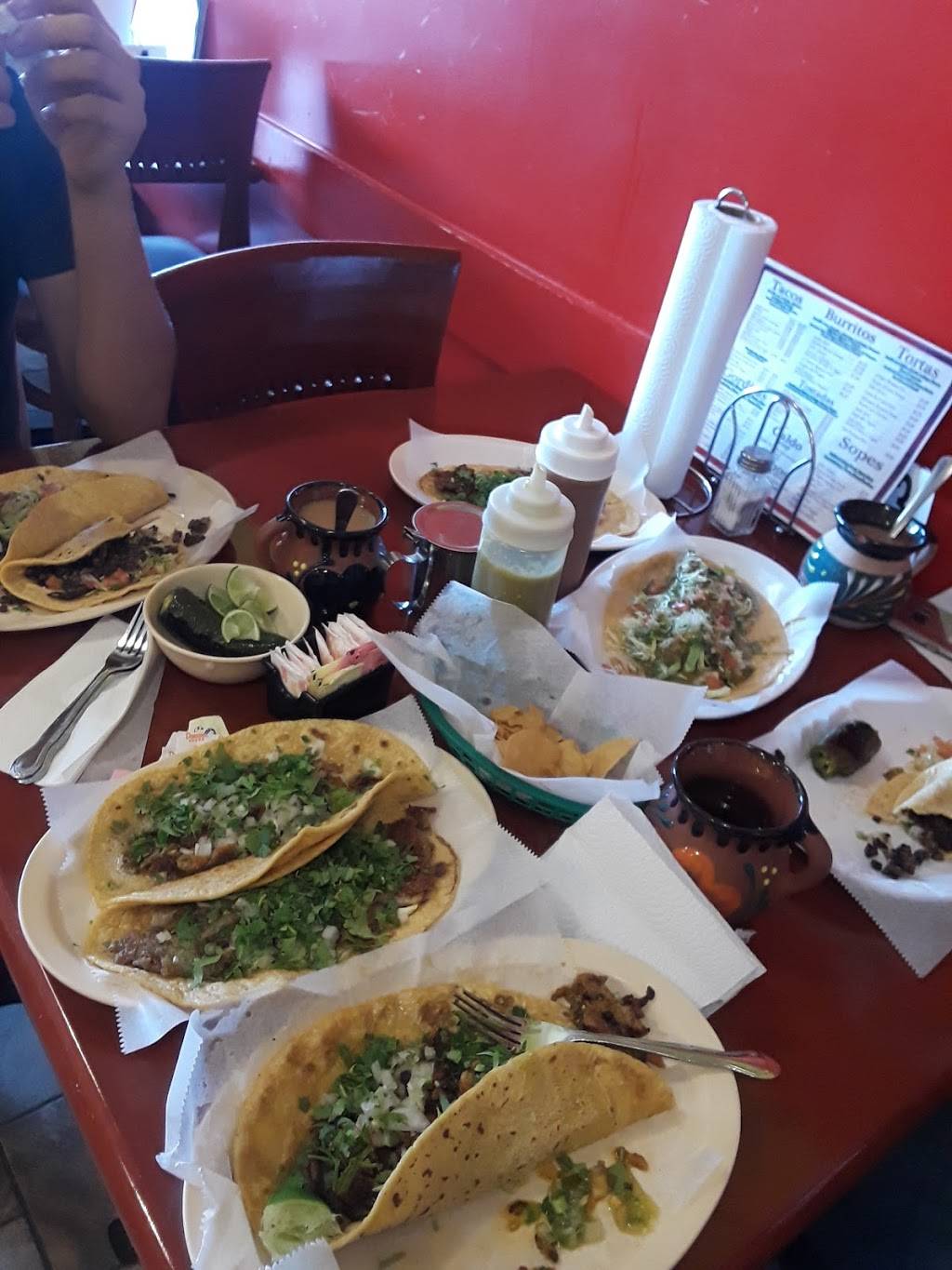 La Paz | restaurant | 5052 W Armitage Ave, Chicago, IL 60639, USA | 7736228110 OR +1 773-622-8110